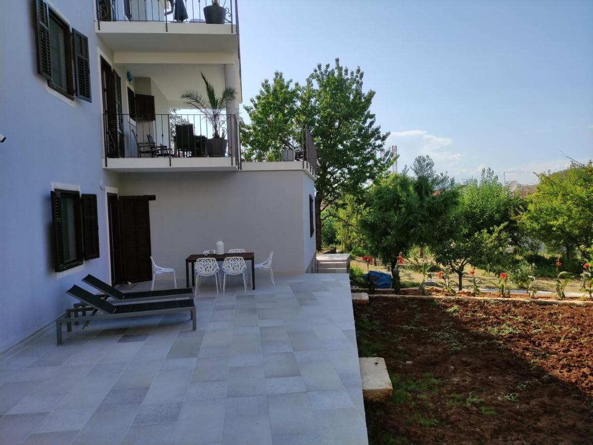 Apartvilla Castropola Exterior photo